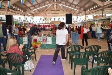 Presentación del calendario solidario 2010 en el Mercado Municipal de Telde (Foto TA)